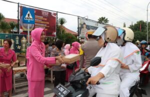Tebar Keberkahan PC GMPI Brebes Bagikan Ratusan Takjil di Bulan Ramadhan