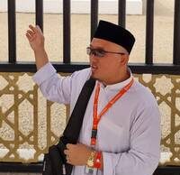 Mengupas Arti Kata “Sendiko Dawuh” terhadap Perintah Kiai serta Pesantren bukanlah lembaga pendidikan yang mengajarkan feodalisme, melainkan menanamkan adab dan spiritualitas